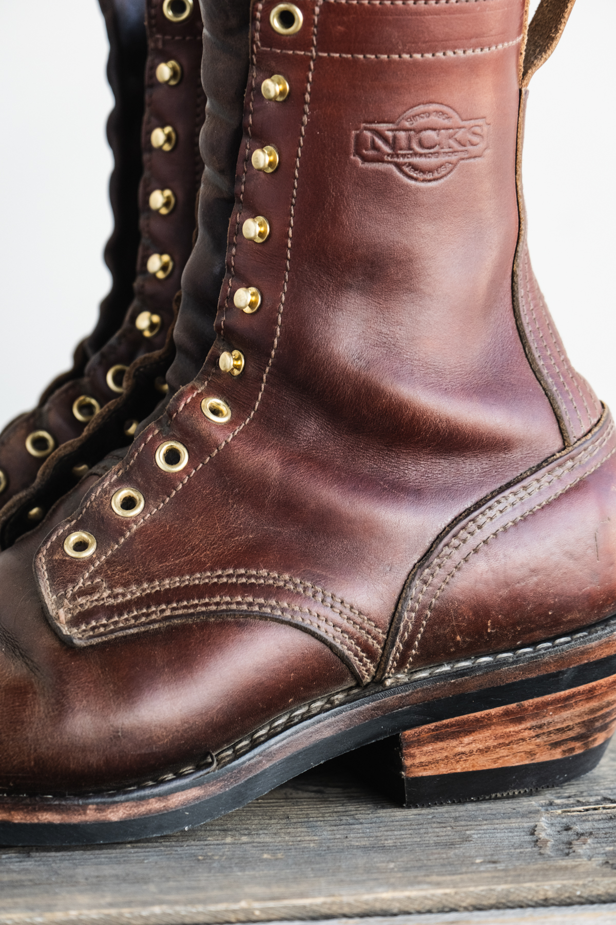 https://cdn-staging.nicksboots.com/media/magefan_blog/English_Bridle_Packers_Chestnut_Worn.jpg